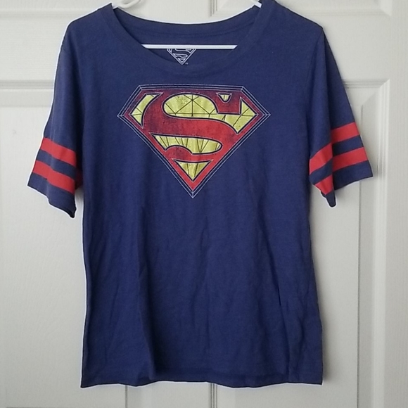 DC Comics Other - 🔥 5/$20 Sale Superman junior's Tshirt XL 15/17 🔥